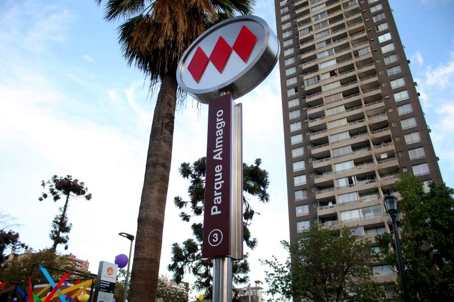 El 47% de los arriendos de departamentos en Santiago se encuentra cerca de una estación de Metro