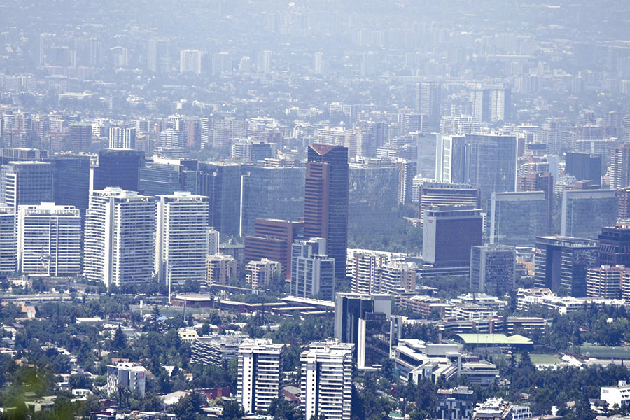La mitad de los hogares de Santiago no puede comprar viviendas nuevas