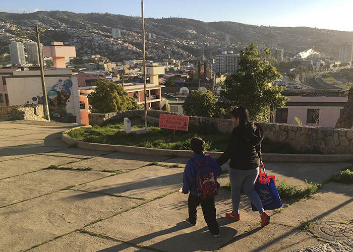 Apropiación y (re)significación como disputa del espacio urbano. Prácticas y sentidos de la ciudad en migrantes latinoamericanos en Valparaíso.
