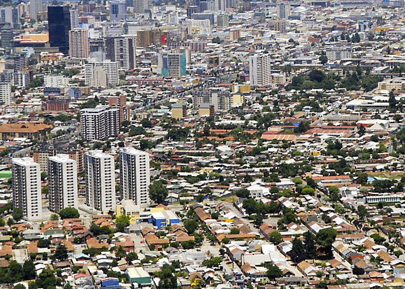 Densidad residencial y comunidad/es ¿Es el barrio un factor de cohesión social en las tendencias actuales de crecimiento metropolitano?