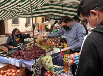 El Mostrador | Abastecimiento en cuarentena: El 70% de los habitantes de la periferia de Santiago compra en ferias y comercio local
