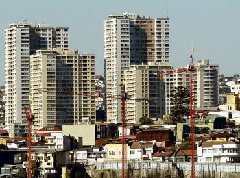 Anatomías de la verticalización y políticas de densificación residencial en Santiago, Valparaíso y Concepción ¿Hacia áreas metropolitanas más integradas y sustentables?