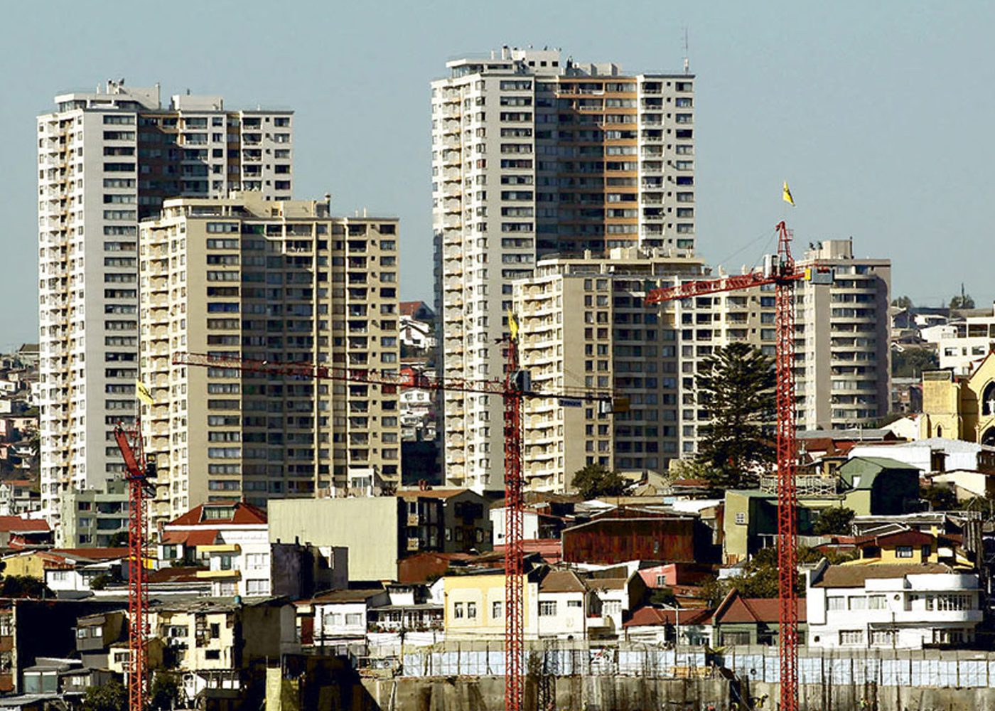 Anatomías de la verticalización y políticas de densificación residencial en Santiago, Valparaíso y Concepción ¿Hacia áreas metropolitanas más integradas y sustentables?