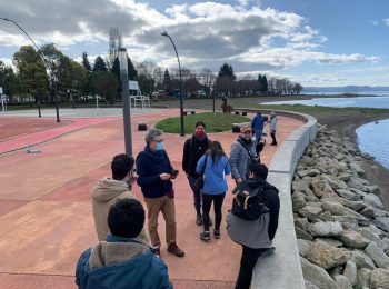 Estudiantes del Taller Integrado de Planificación visitan municipios de la cuenca del Lago Llanquihue en visita a terreno.