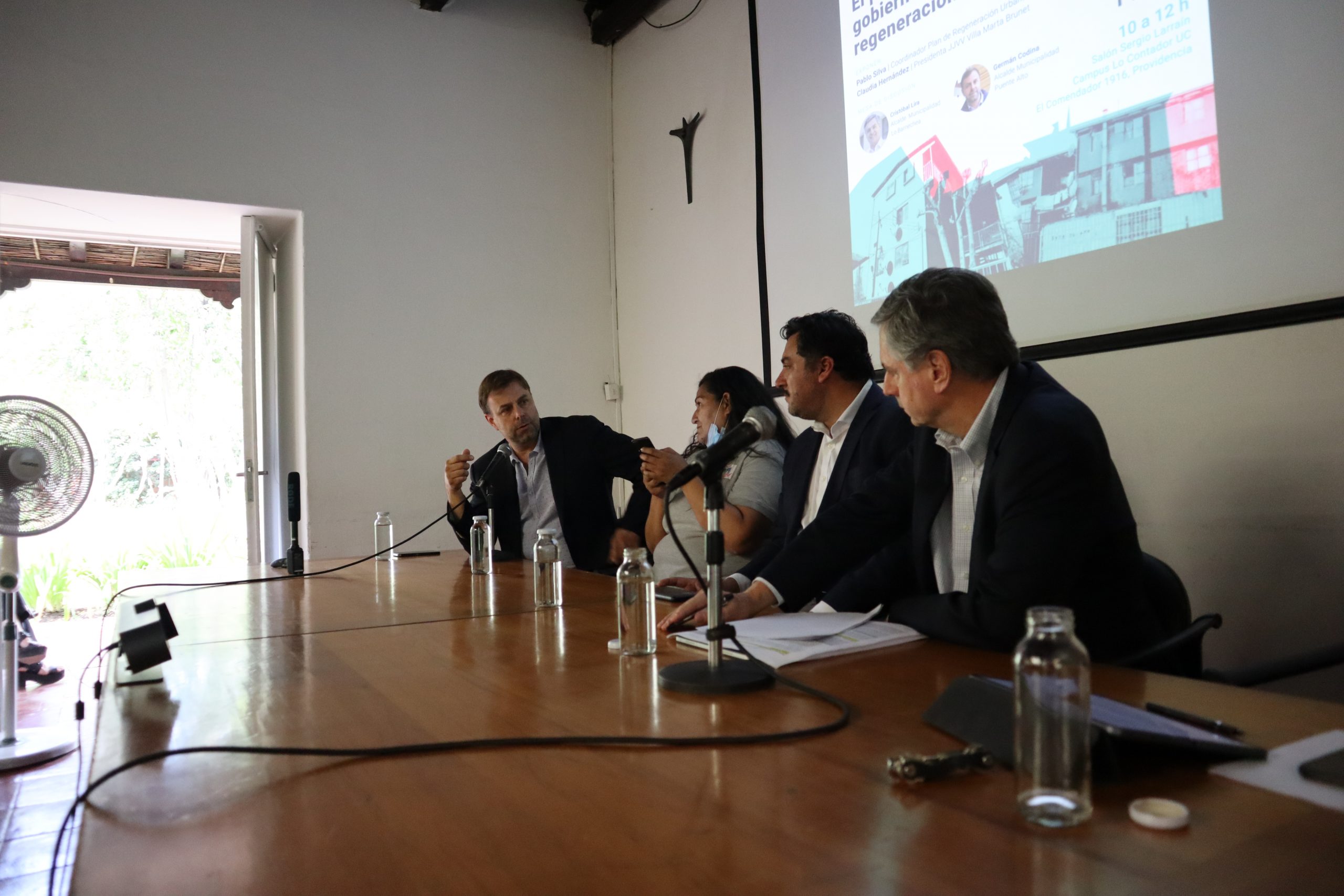 Seminario «El papel de los gobiernos locales en la regeneración de barrios» se desarrolló con alta concurrencia y la participación de las máximas autoridades de Puente Alto y Lo Barnechea