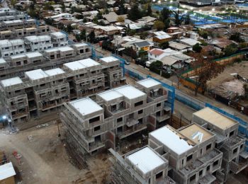 EMOL | Déficit en el Plan de Emergencia Habitacional: Los factores y las cifras del problema, comenta Javier Ruiz-Tagle