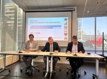 Instituto de Estudios Urbanos y Territoriales UC y CchC lanzan ICVU 2024: movilidad y medio ambiente dentro de las variables que más afectan a los chilenos