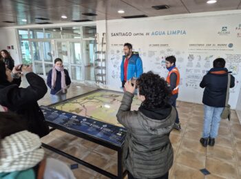 Visita técnica de estudiantes de Magíster en Asentamientos Humanos y Medio Ambiente a Biofactoría La Farfana: aprendizaje en terreno sobre gestión ambiental urbana