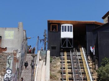 Más del 12% de los monumentos en Chile están en malas condiciones / Macarena Ibarra en El Mercurio
