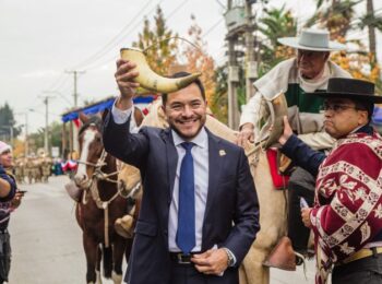 Académico IEUT UC analiza desafíos del mundo rural en entrevista con presidente de AMUR