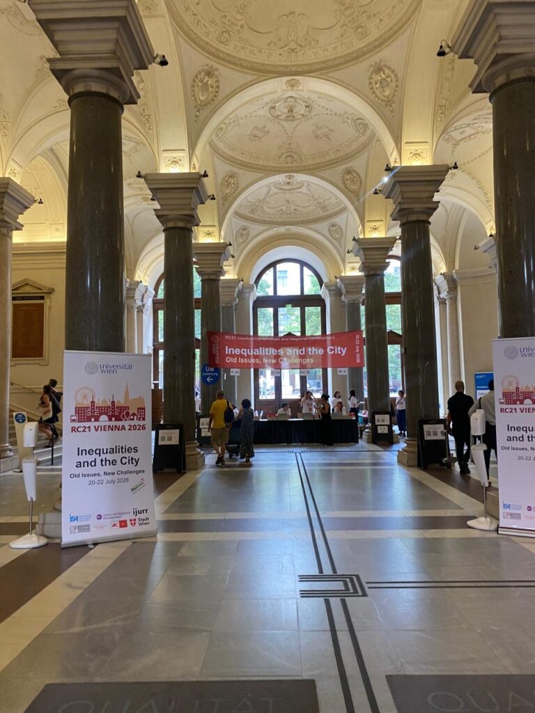 Académicos/as IEUT UC participan de Conferencia RC21 realizada en Viena