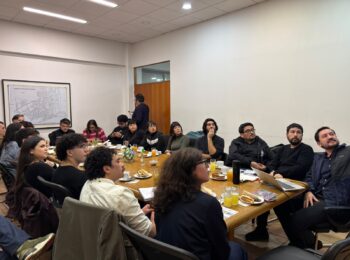 Estudiantes y profesora Carole Gurdon se reúnen con equipos de Estación Central para iniciar convenio de colaboración