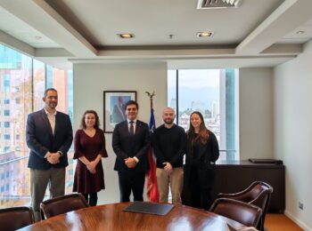 Kay Bergamini e investigadores UC presenta al Subsecretario de Minería propuestas para impulsar la sostenibilidad y valor agregado en minerales críticos